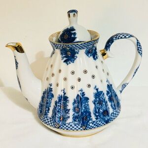 Lomonosov Bridesmaid Basket Elegant Blue and White Floral Teapot